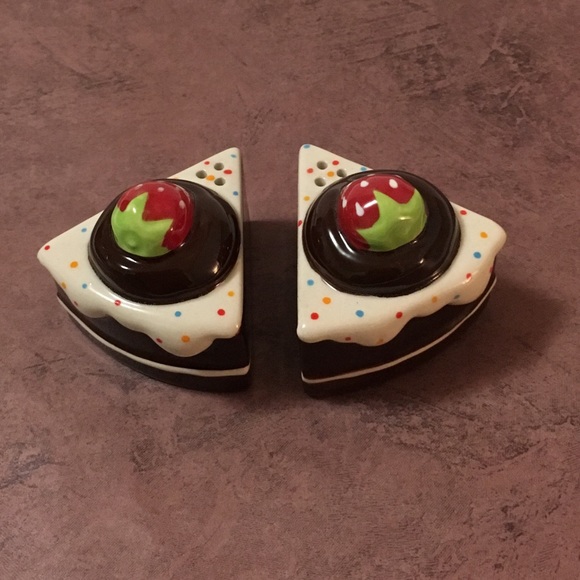 Cake Slice Salt Shakers - Picture 2 of 12